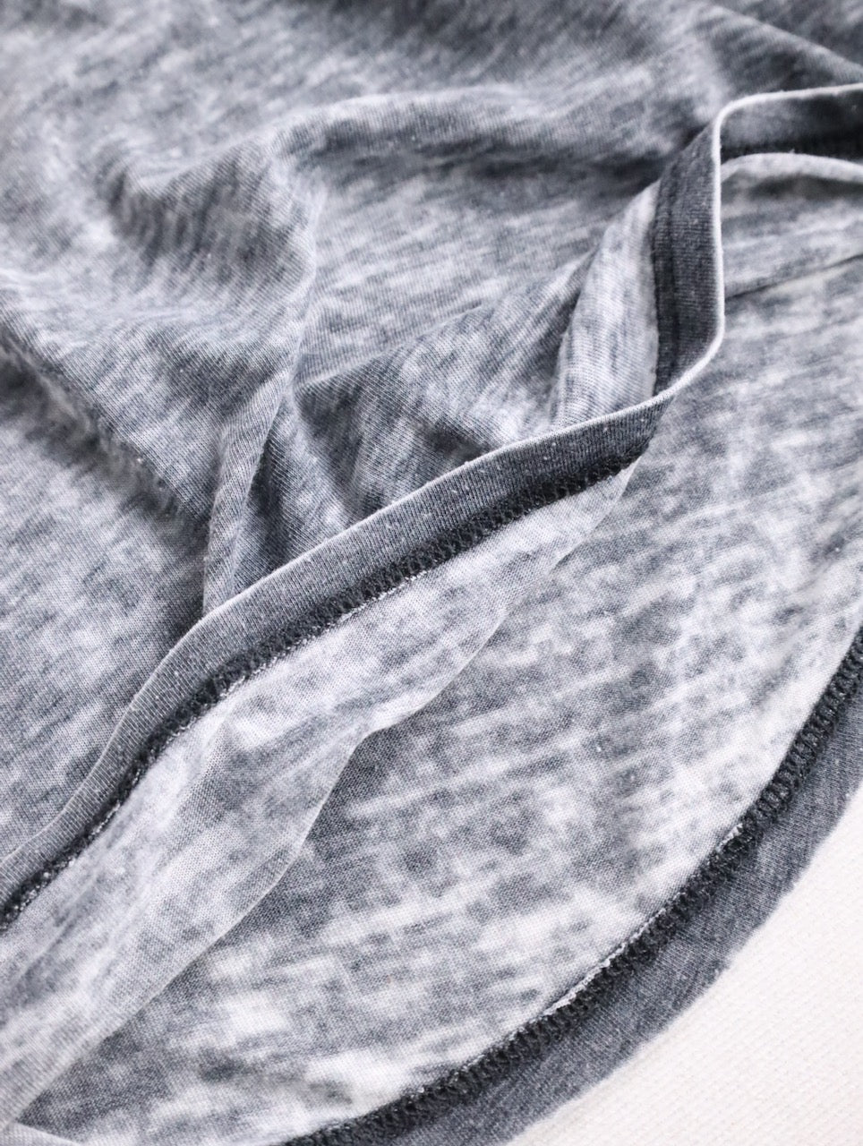 star print sheer tee black-white
