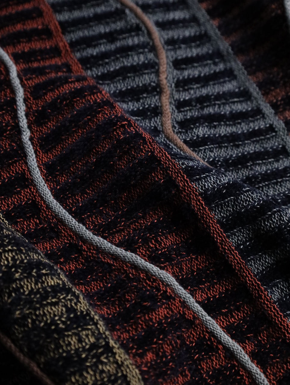 TUNDRA 3D knit sweater black