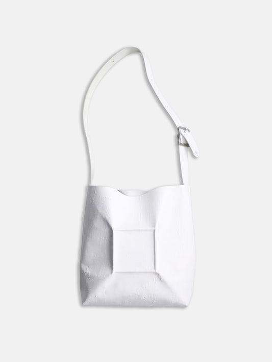 kagari yusuke square shoulder bag white