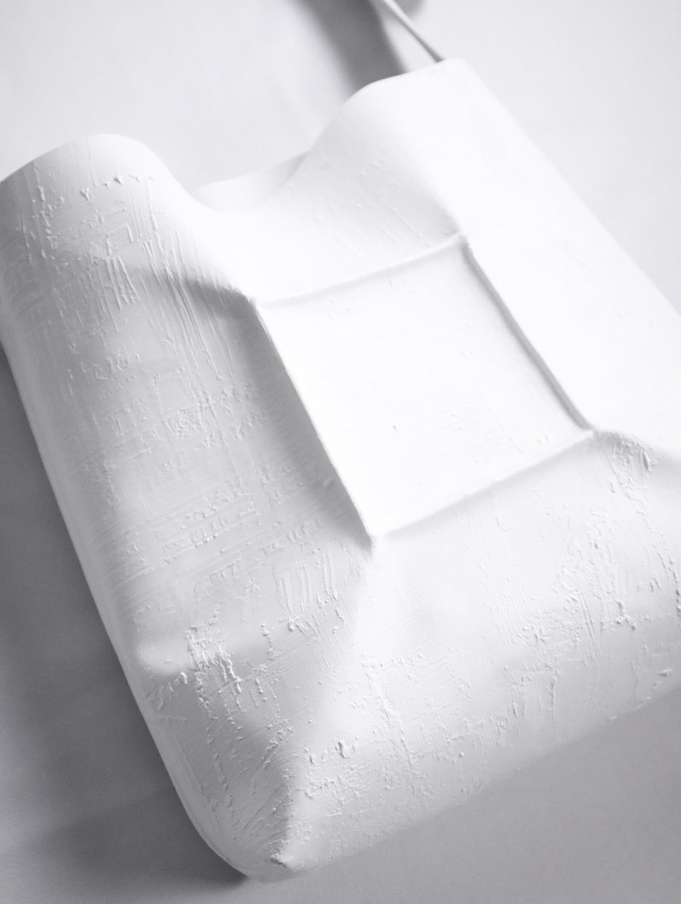 kagari yusuke square shoulder bag white