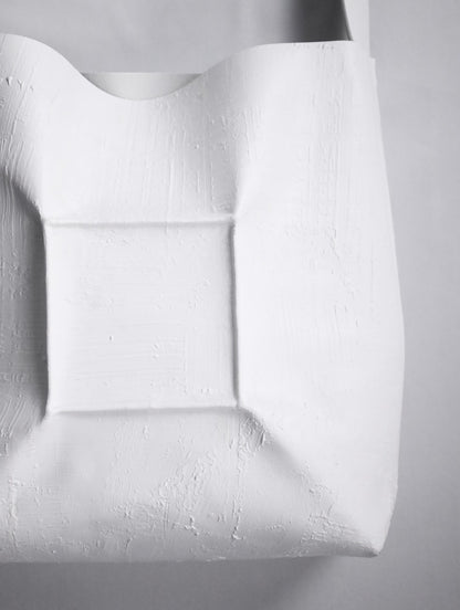 kagari yusuke square shoulder bag white