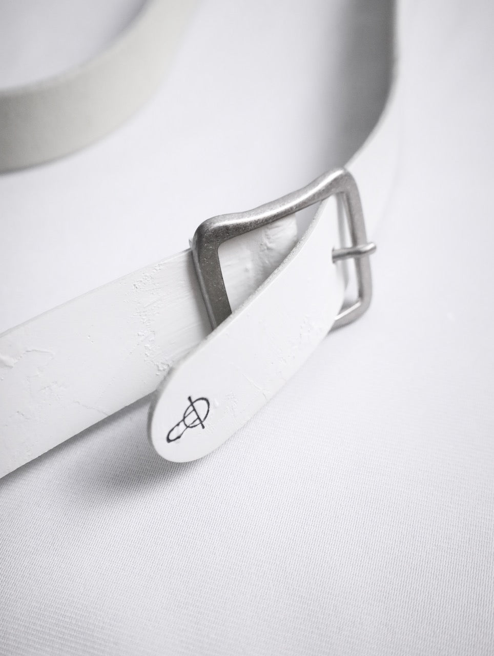 kagari yusuke square shoulder bag white