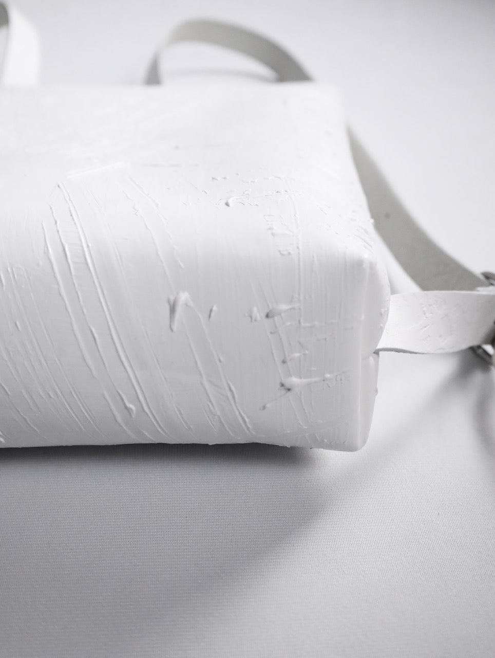 kagari yusuke simple backpack white