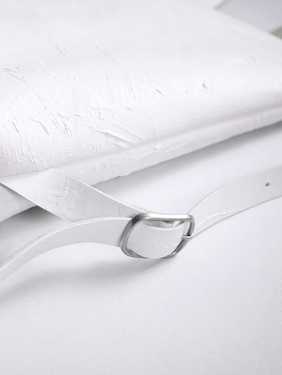 kagari yusuke simple backpack white