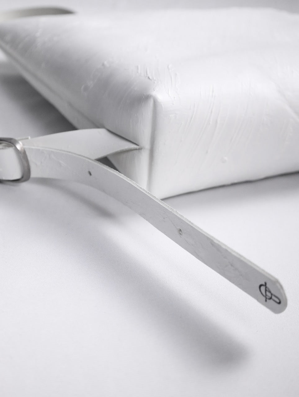 kagari yusuke simple backpack white