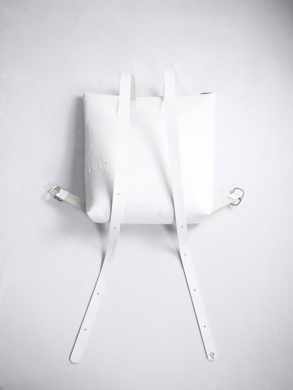 kagari yusuke simple backpack white
