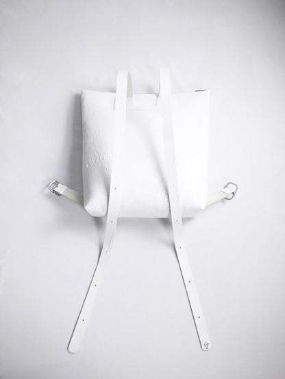 kagari yusuke simple backpack white