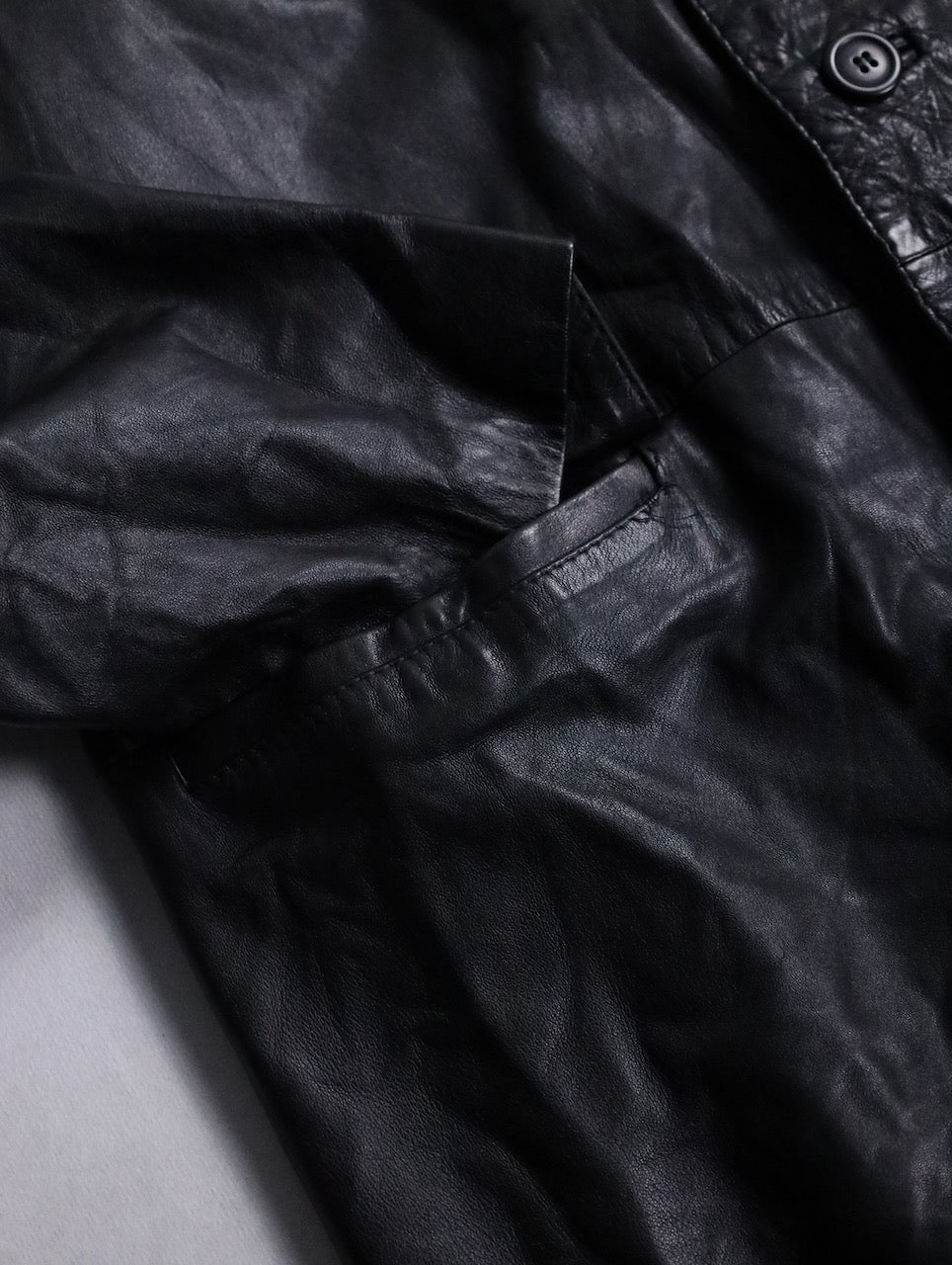 middle length lether coat black