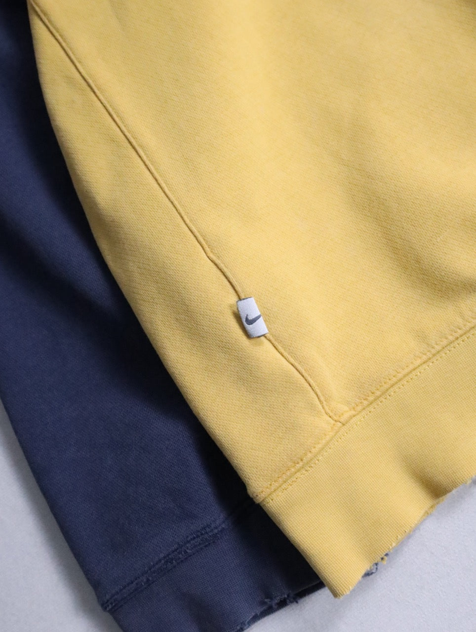 90-00s NIKE 2tone fade sweatshirt mustard-navy