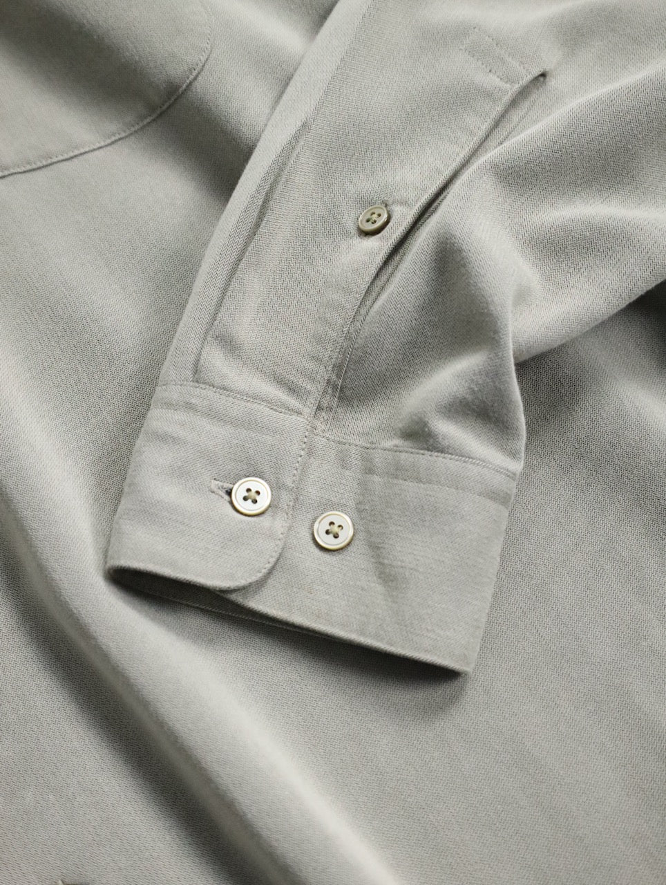 Perry Ells rayon poly shirt greige