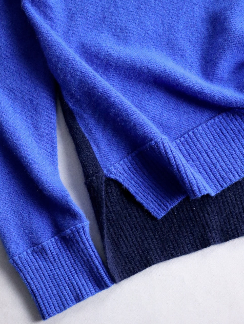 100% cashmere bicolor knit sweater blue-black