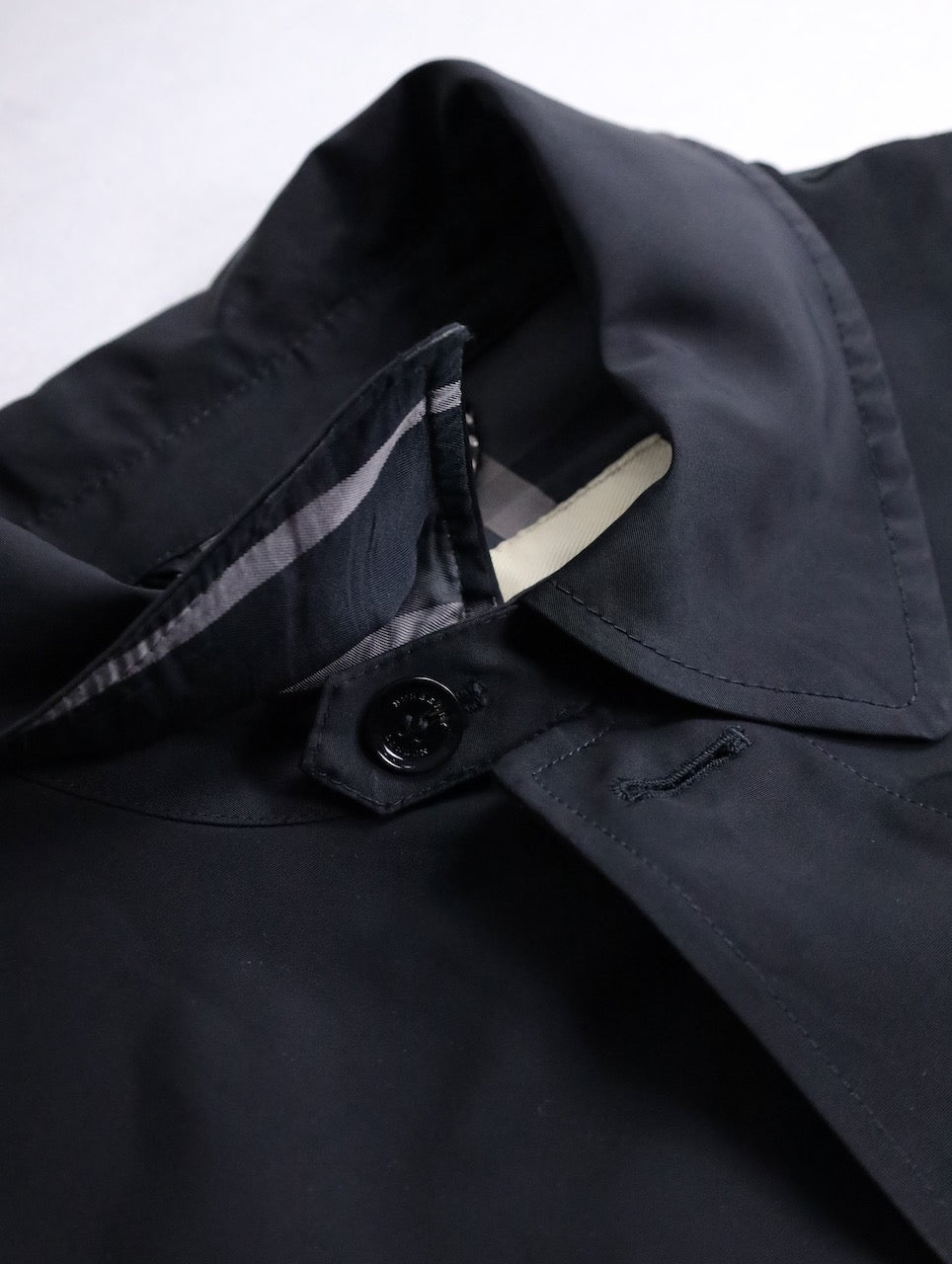 Burberry nylon half coat black