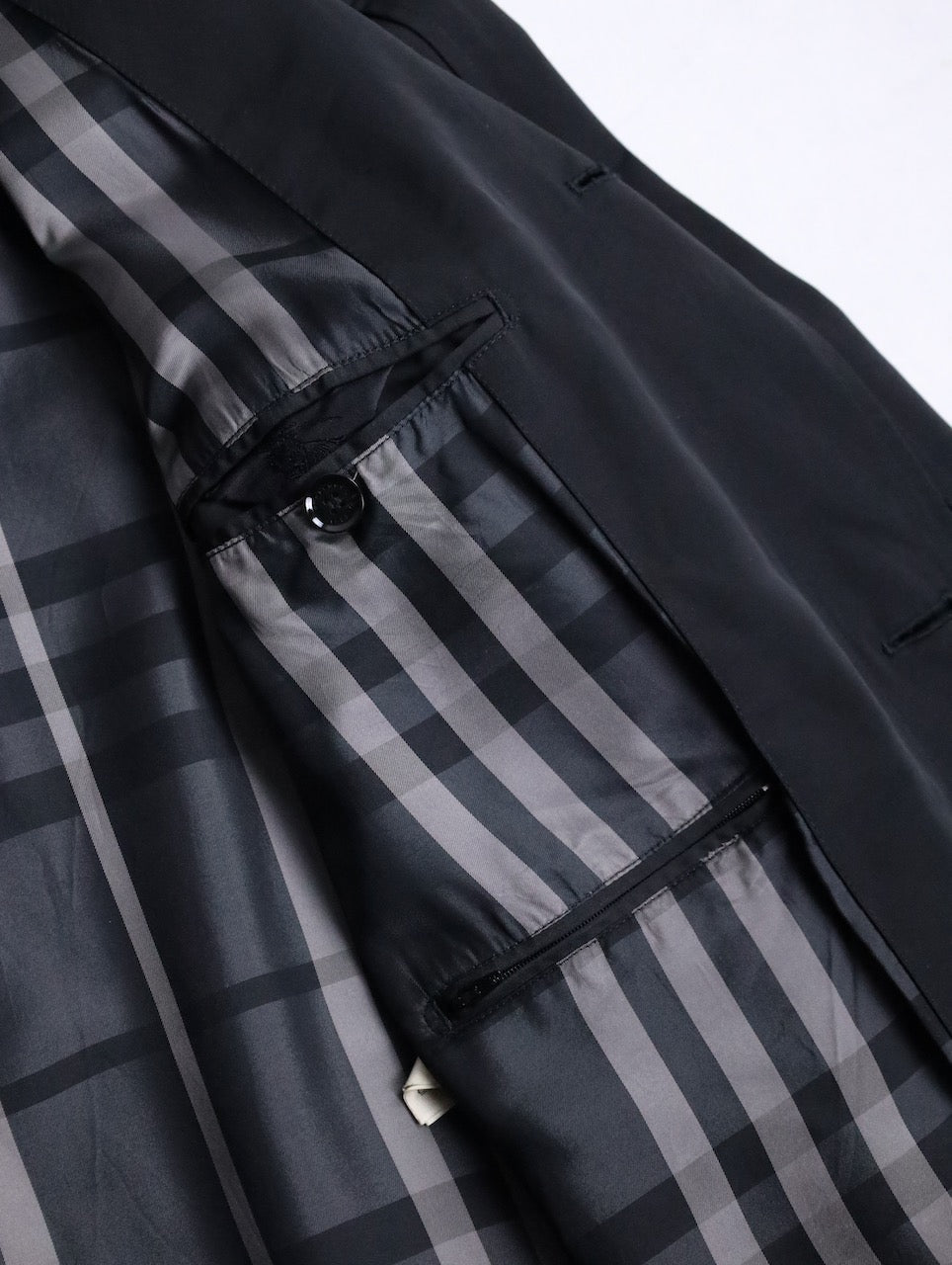 Burberry nylon half coat black