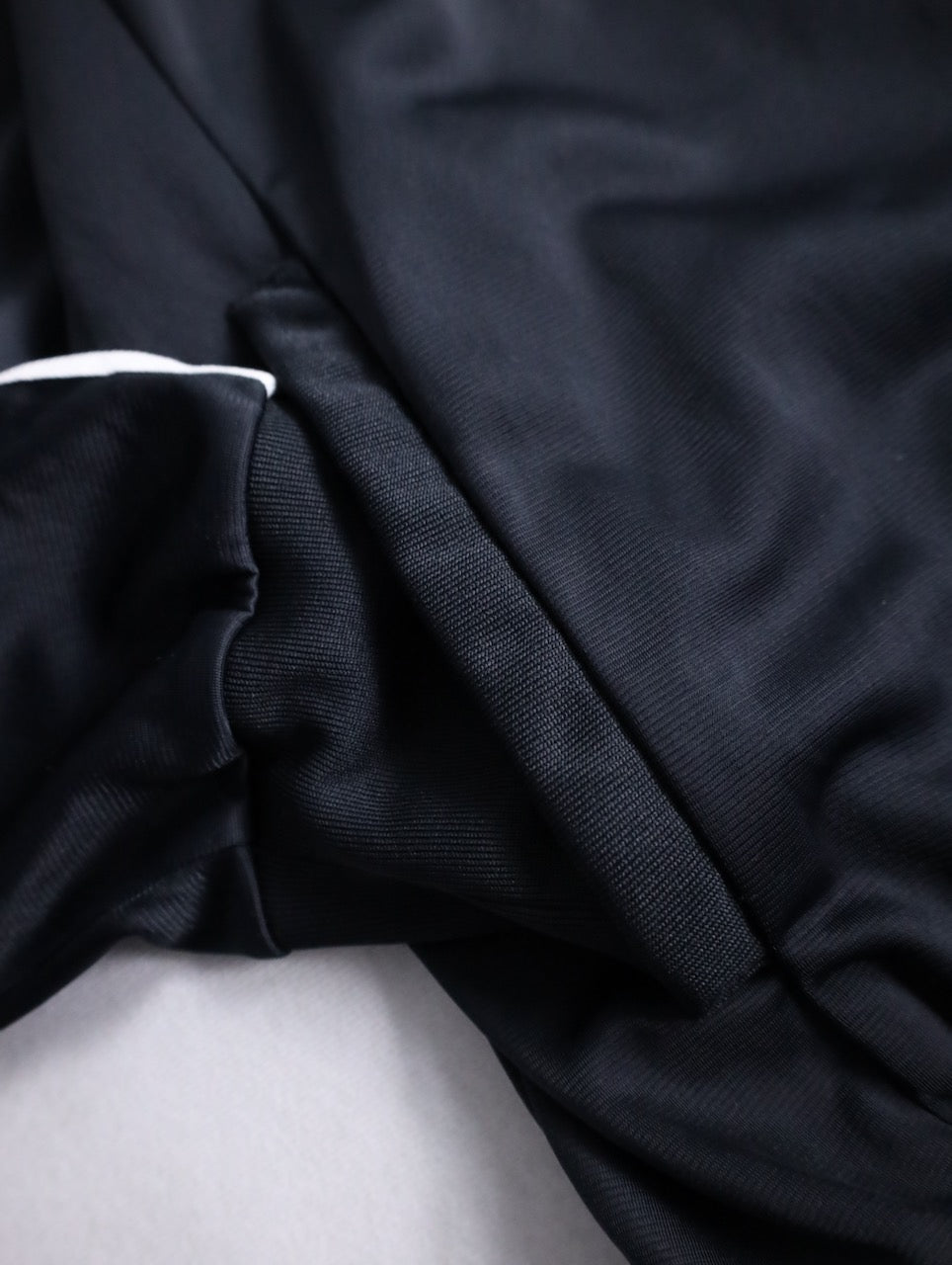 00s ADIDAS jog top black-white