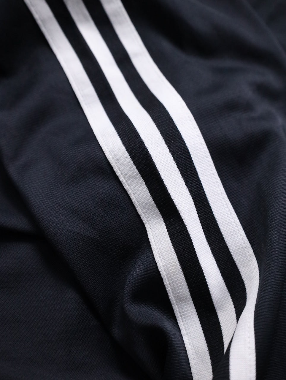 00s ADIDAS jog top black-white