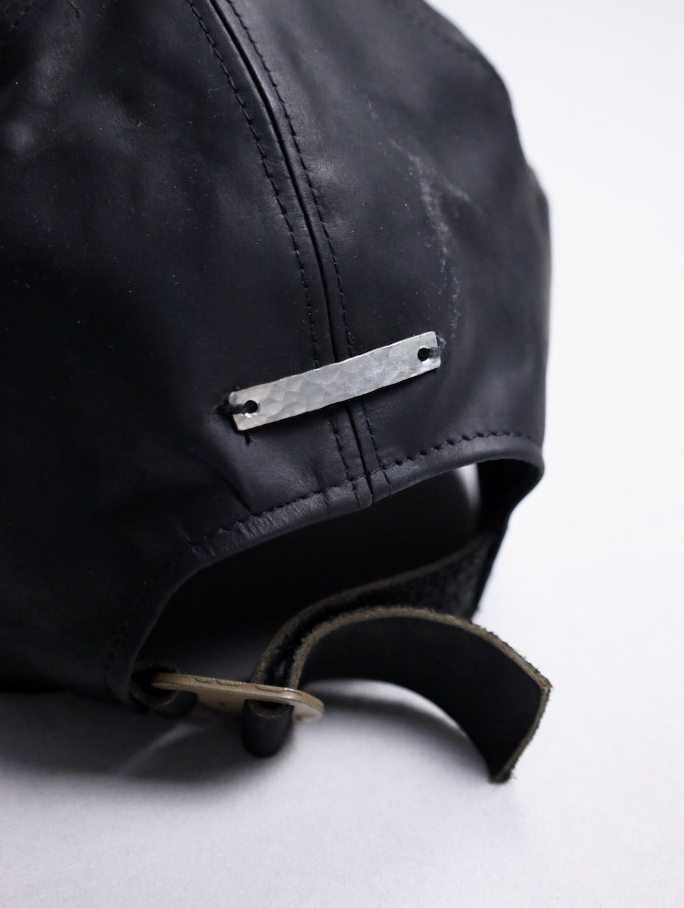 PRASTHANA GUIDI calf leather cap black
