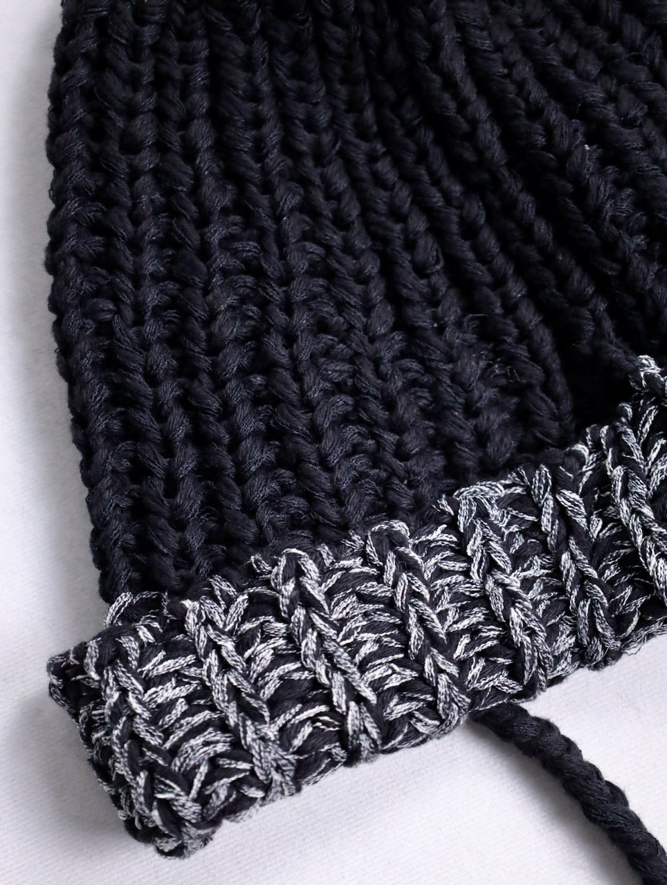 2tone knit cap black-white