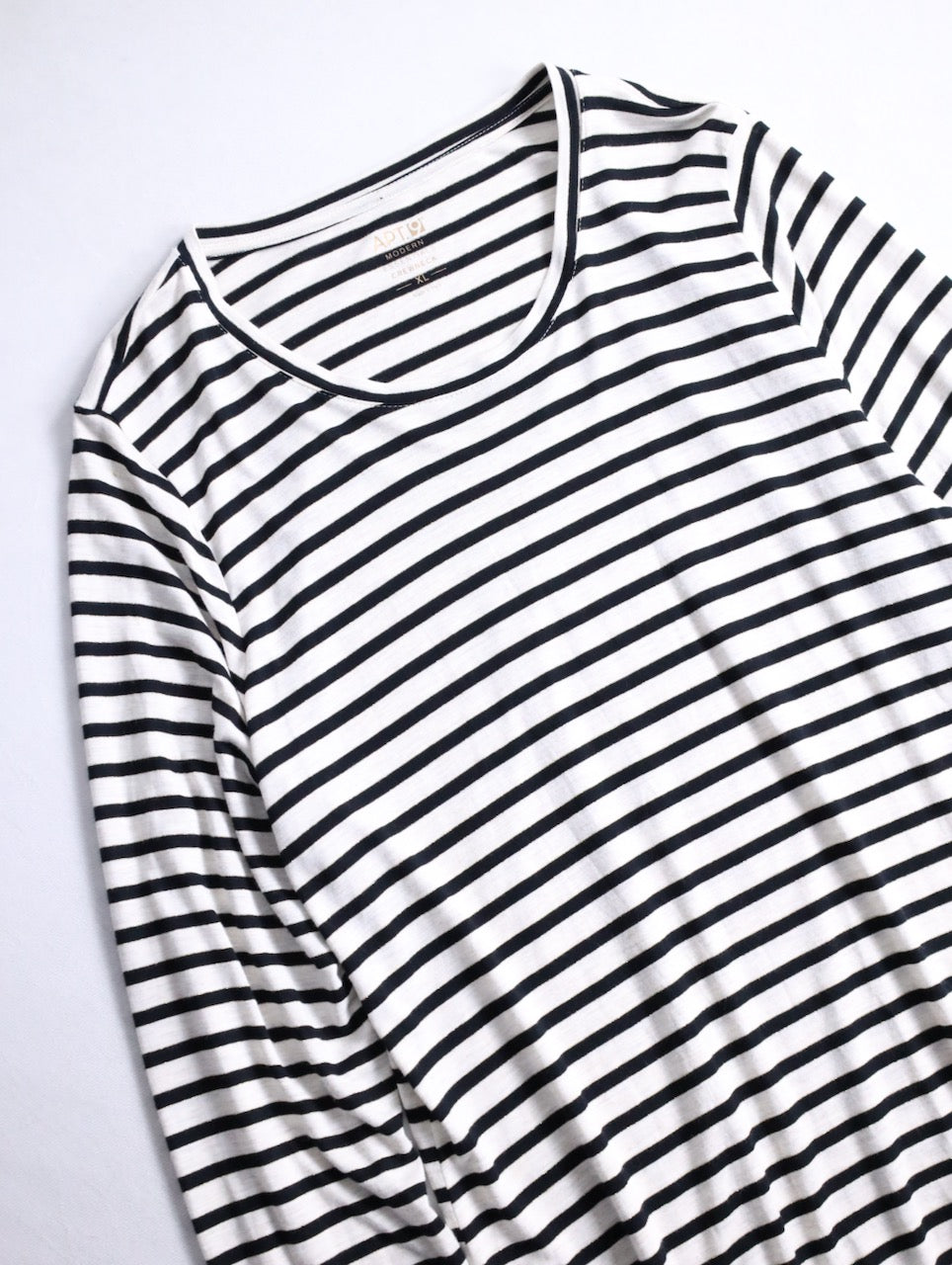 lame border L/S cutsew white-black