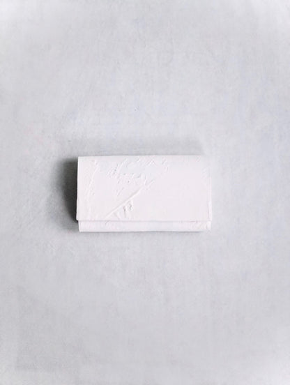 kagari yusuke card case white