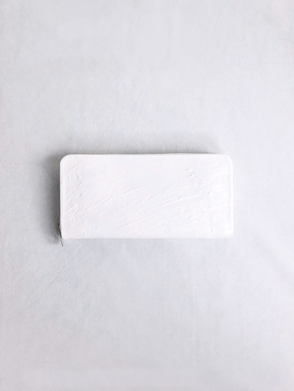 kagari yusuke zip-around long wallet white