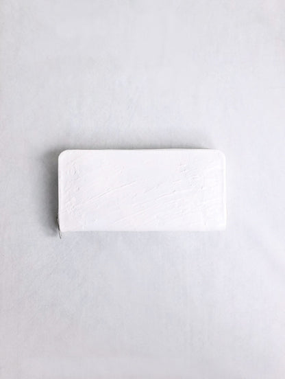 kagari yusuke zip-around long wallet white