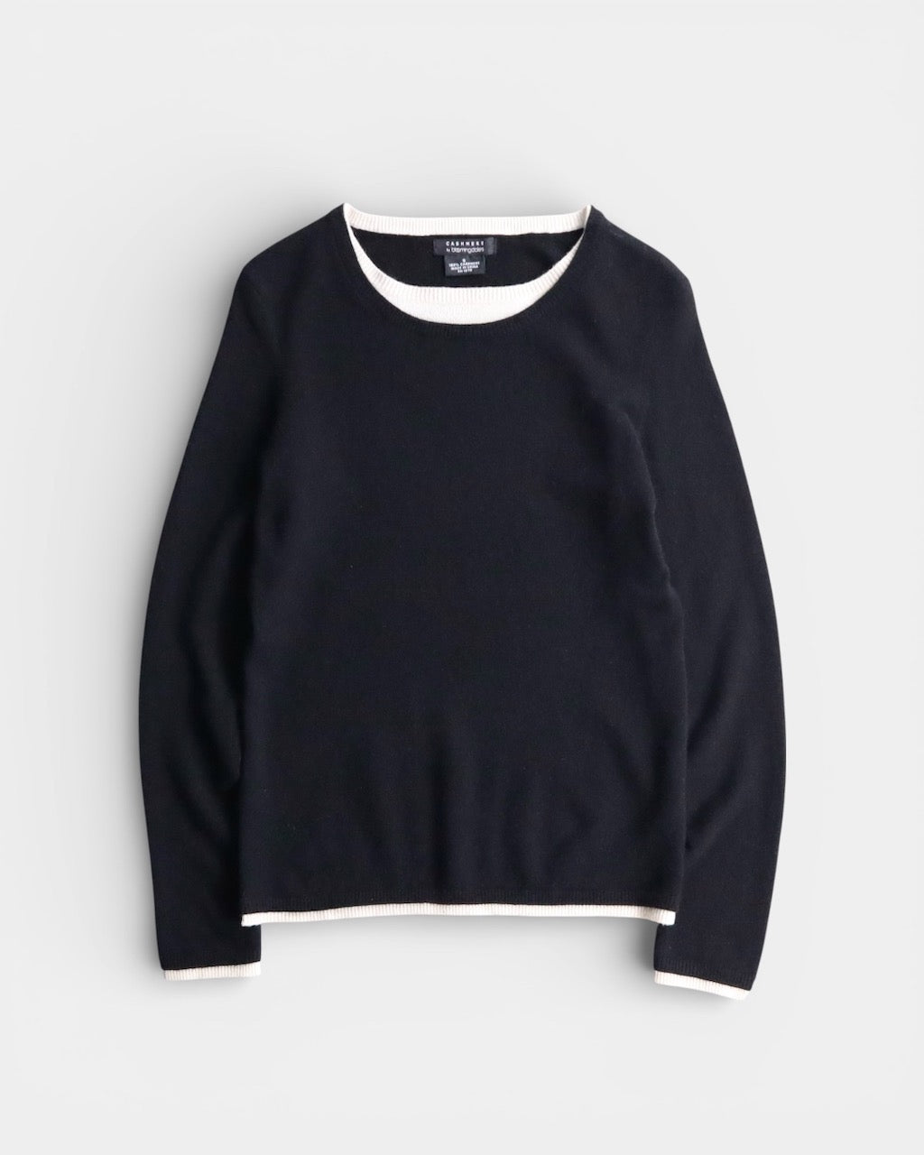 100% cashmere layered like knit sweater black-white